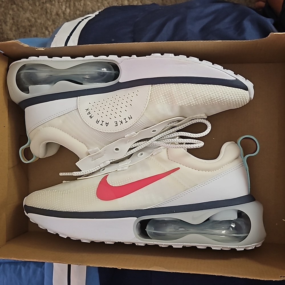 Airmax 2021 size 9 mens